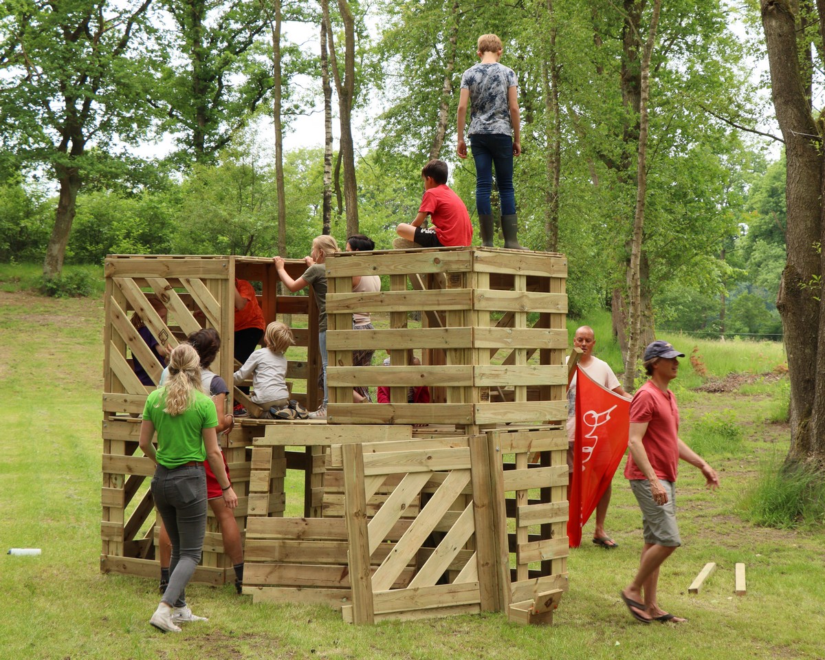 hutten bouwen Drenthe vlag